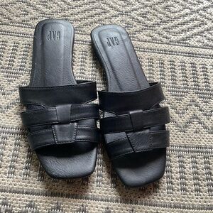 GAP black sandals